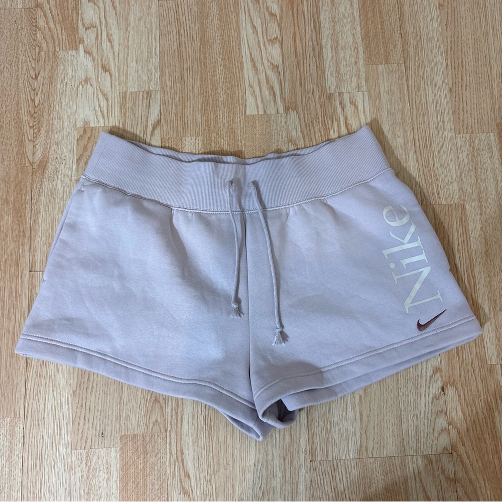 NWT Nike Women’s Sportswear Fleece High Waisted Shorts Size XL Retro Like Logo
